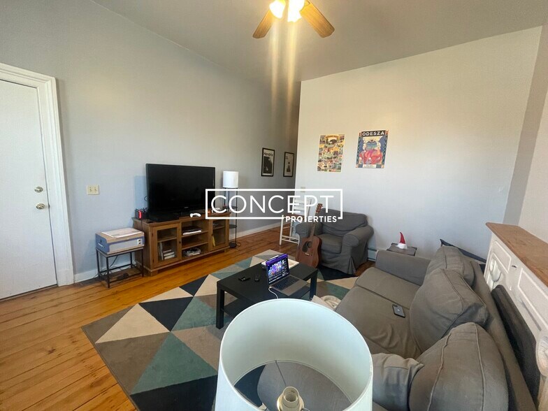 Building Photo - 8 Centre St