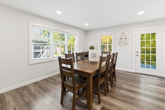 Building Photo - Furnished Home on KY Lake