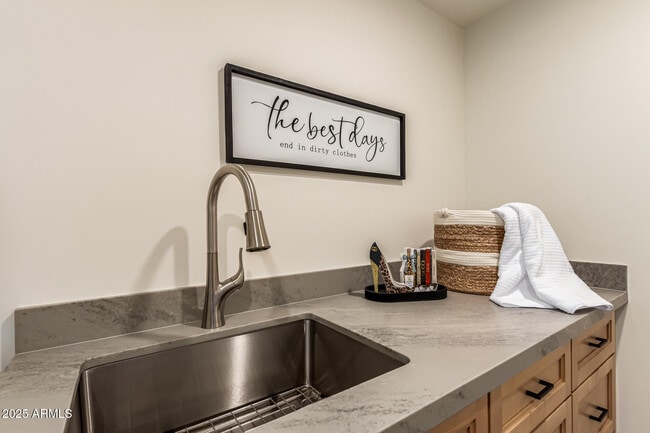 Building Photo - 12005 N Panorama Dr