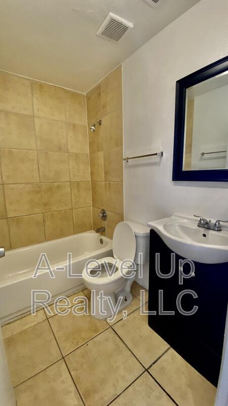 Building Photo - 375 E Thoroughbred St