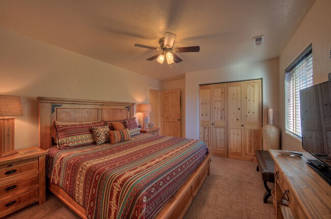 Building Photo - 3366 Oleander Ln