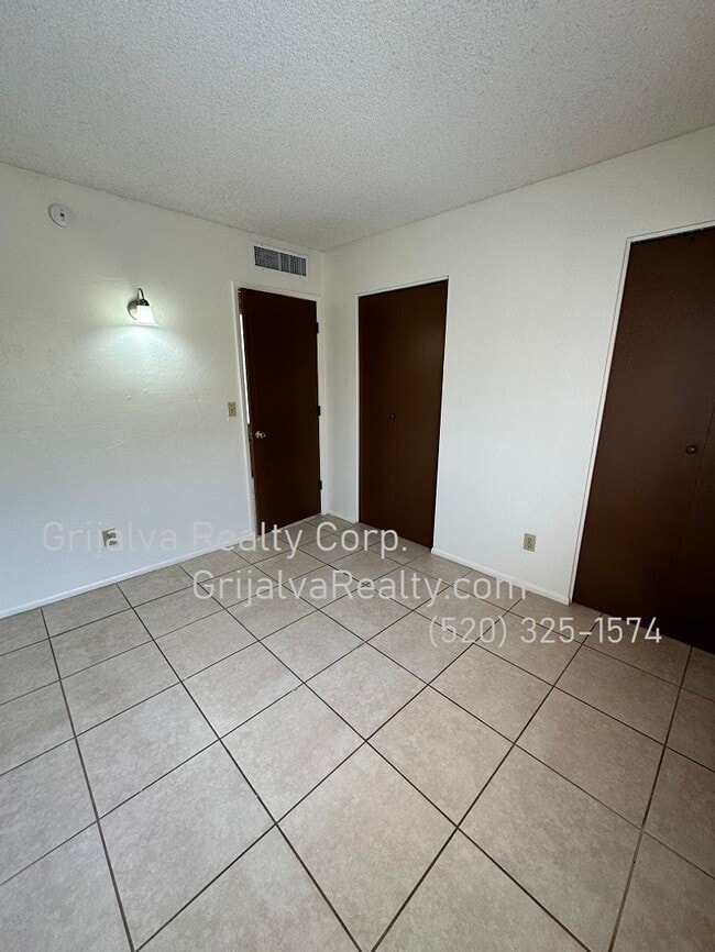 Building Photo - 1255 E Halcyon Rd