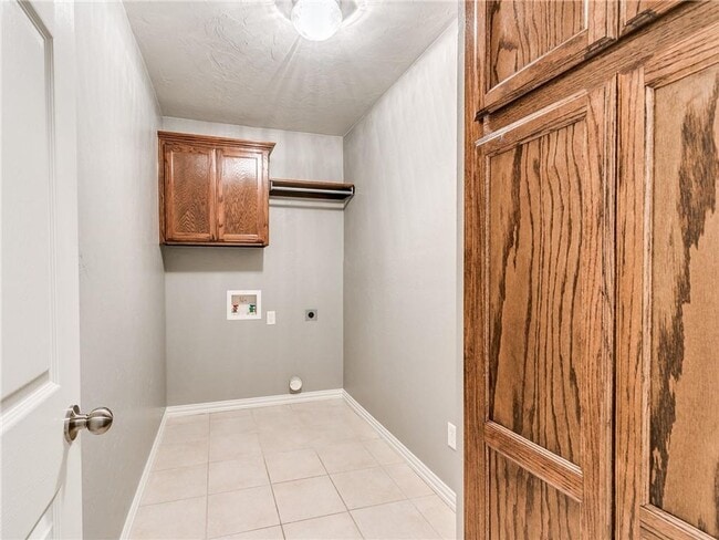 Building Photo - Beautiful Three Bedroom in South Norman!