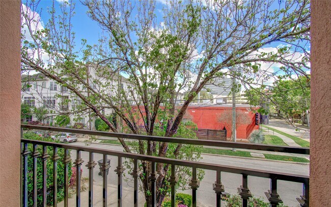 Building Photo - 501 Leverkuhn St