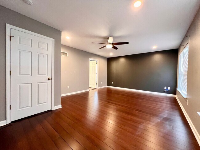 Building Photo - 6 Bed 4 Bath in West End