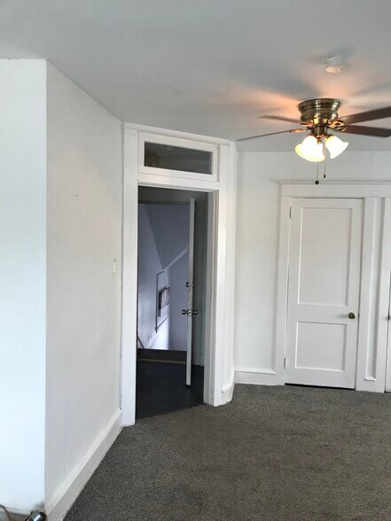 Building Photo - 104 Gayley St