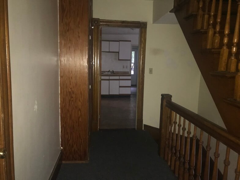 Building Photo - 62 Heath St