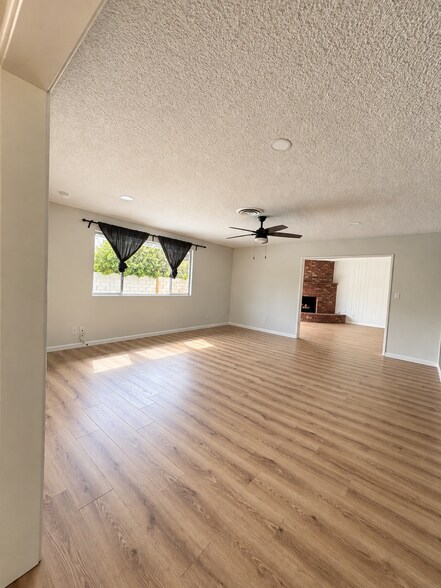 Building Photo - 2401 Rio Vista Dr
