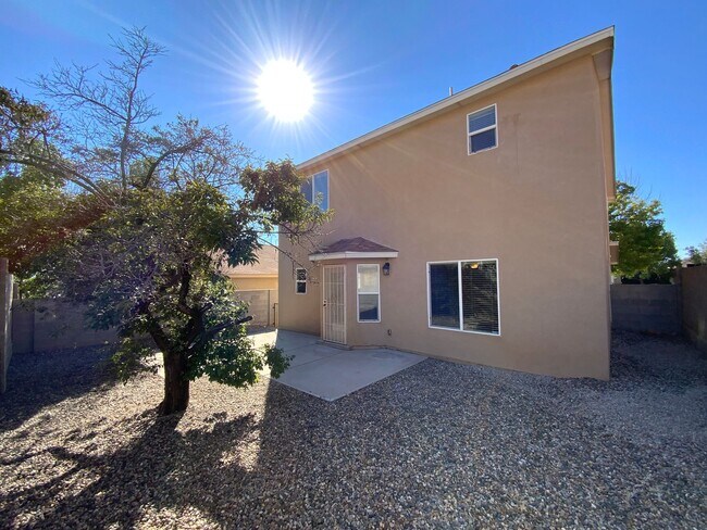 Building Photo - 3 Bedroom Home Available Near Unser Blvd N...