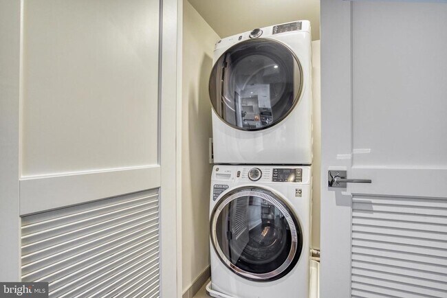 Building Photo - 925 N Fairfax St