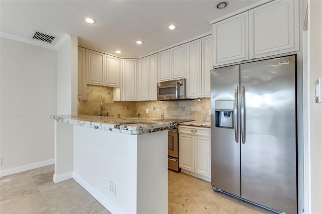 Building Photo - 6211 W Northwest Hwy