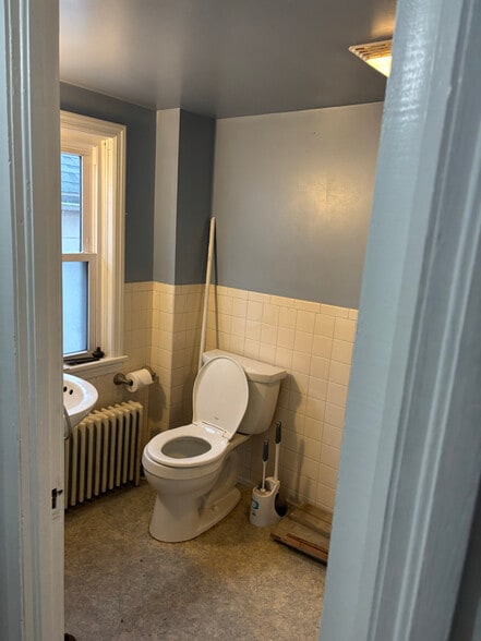 Building Photo - 118 S Main St