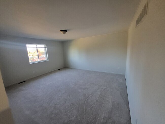 Building Photo - 11719 21 Mile Rd