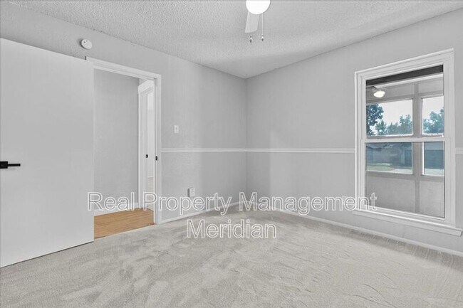 Building Photo - 8725 Irongate Dr
