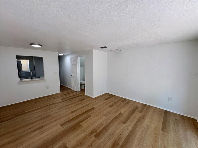 Building Photo - 305 57th Ave Dr E