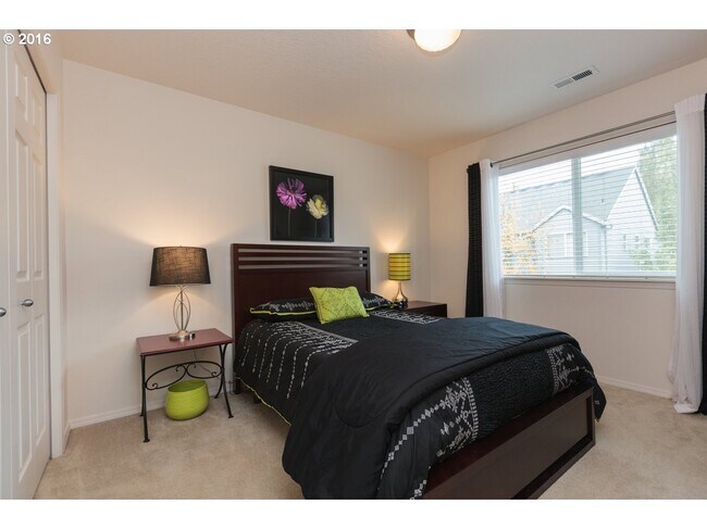 3rd Bed - 1120 SE Tamora Ave