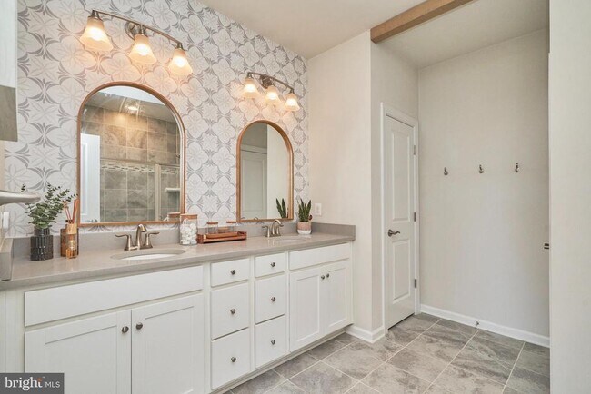 Building Photo - 45116 Kincora Dr