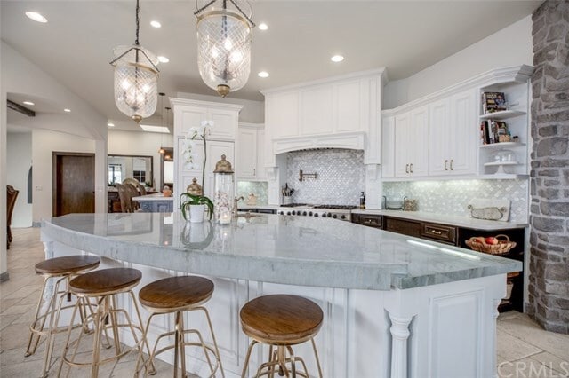 Building Photo - 736 Esplanade