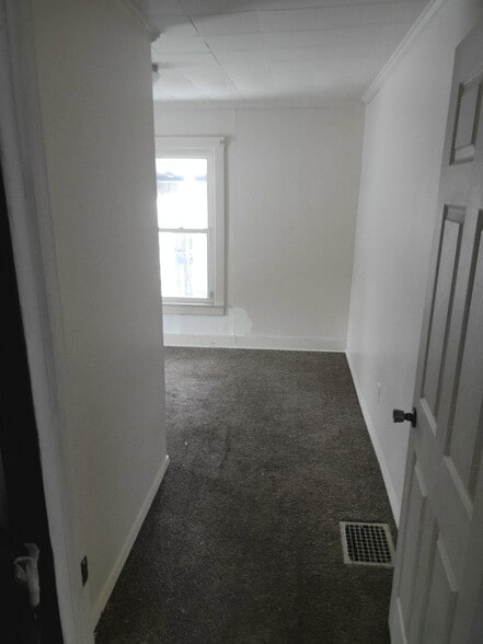 Building Photo - 1657 Pointview Ave