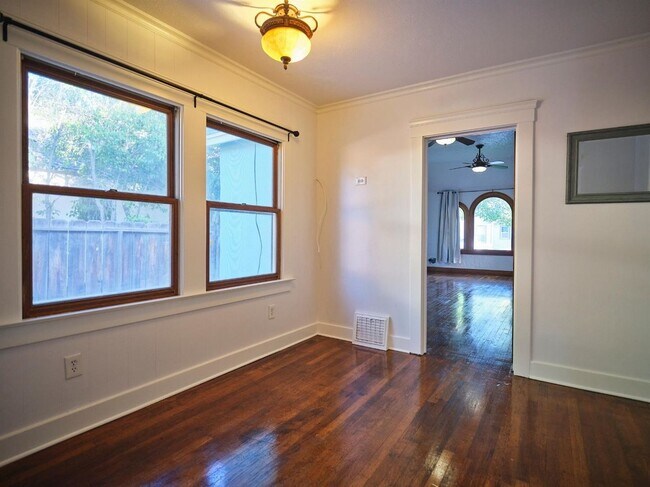 Building Photo - Charming 3 Bedroom in Historical Tower District