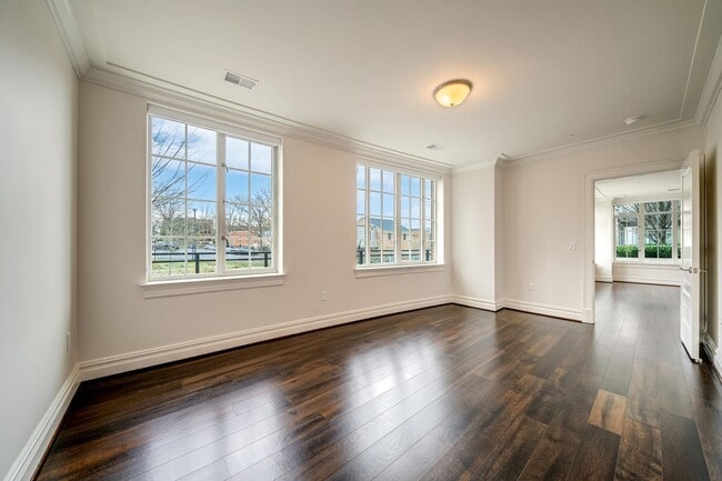 Building Photo - 6900 Fleetwood Rd