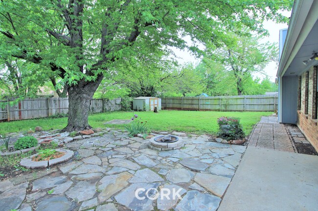 Building Photo - 708 Teal Pl