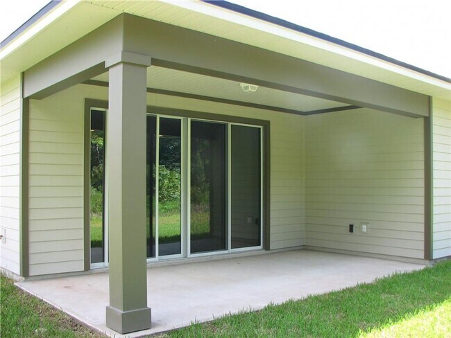 Building Photo - Beautiful 4BR/3BA newer construction home with an open floor plan and move-in ready appeal!