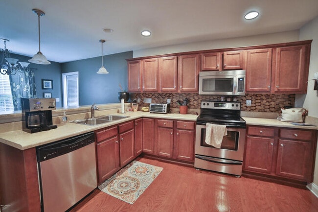 Building Photo - Upscale 3 to 4 BR home in The Willows at Leland. Two car garage, community pool!