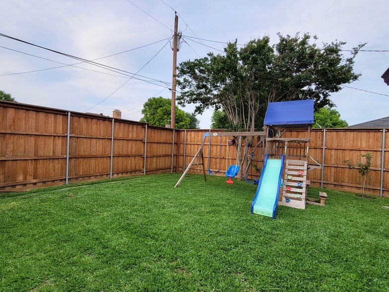 Backyard - 417 E Kearney St