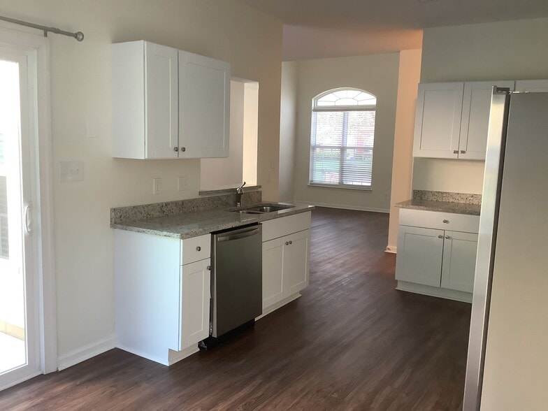 Building Photo - 3749 Sipes Ln