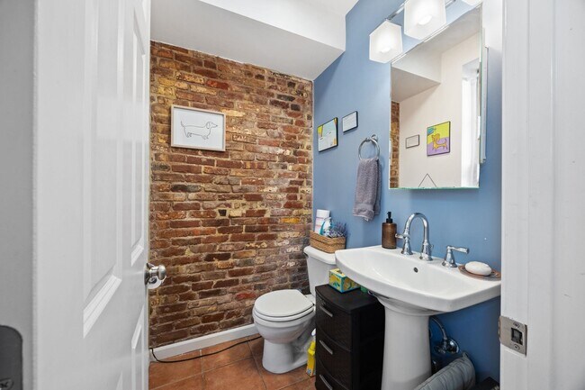 Building Photo - 316.5 6th St