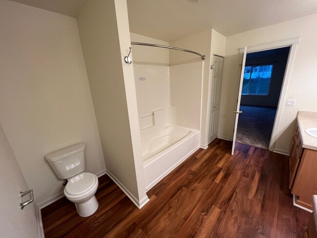 Building Photo - 3 Bedroom DuPont Home with Loft