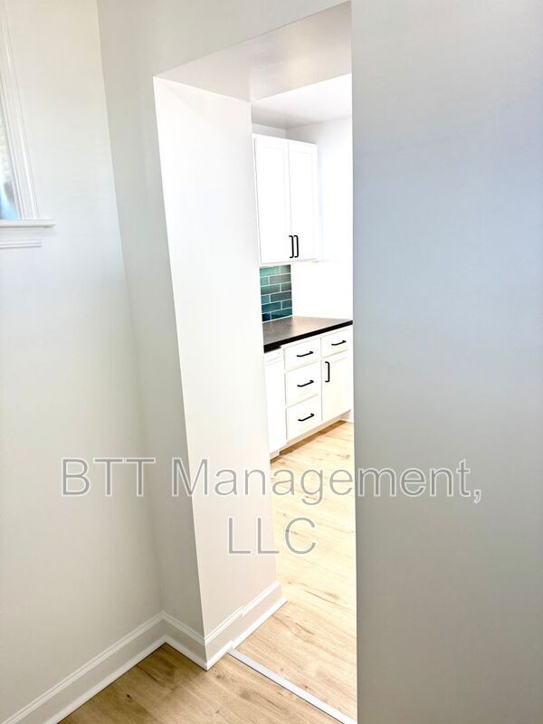 Building Photo - 8800 Plymouth St