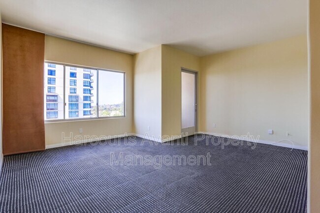 Building Photo - 3060 Sixth Ave