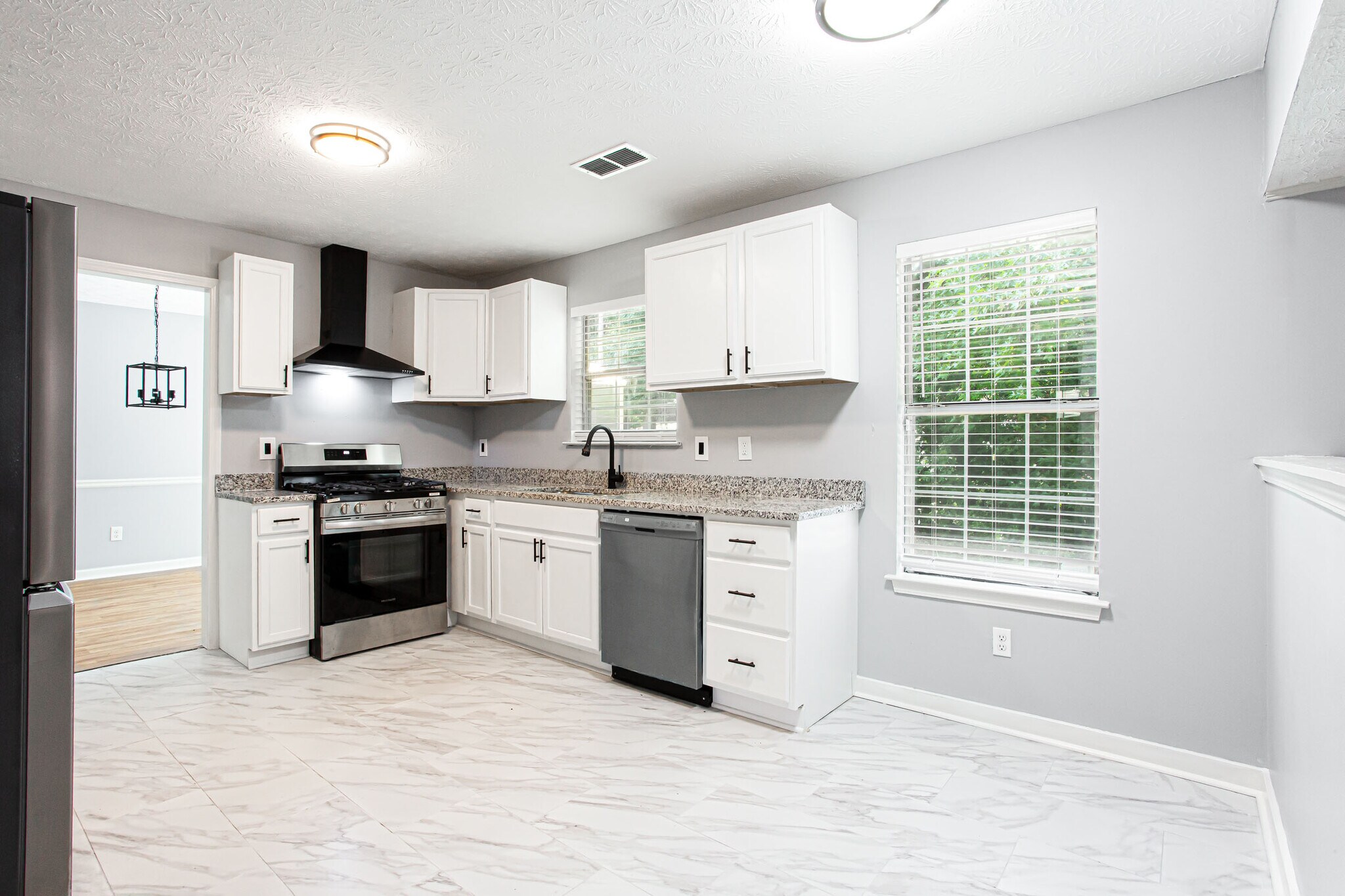 Building Photo - 6587 Alford Way