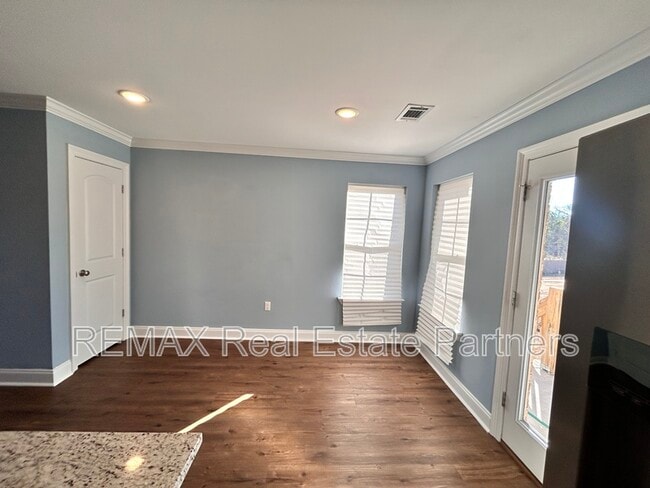 Building Photo - 9 Canyon Oak