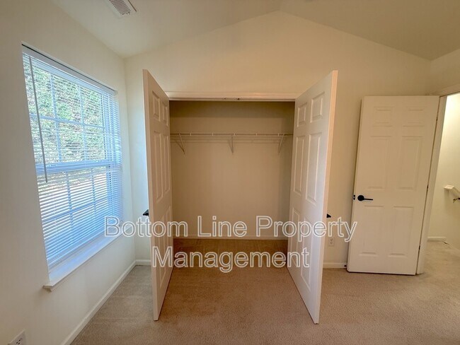 Building Photo - 5703 Erin Dr