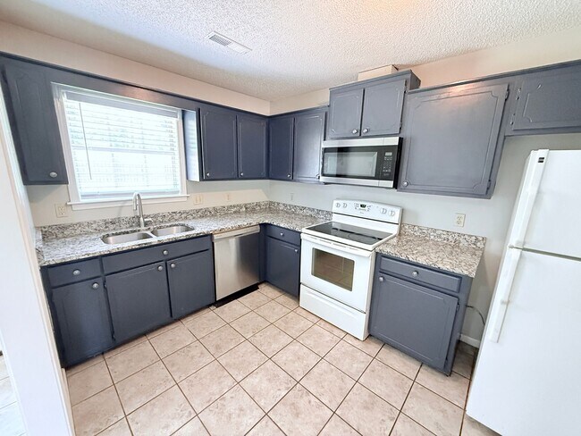 Building Photo - 1001 Creekside Pl