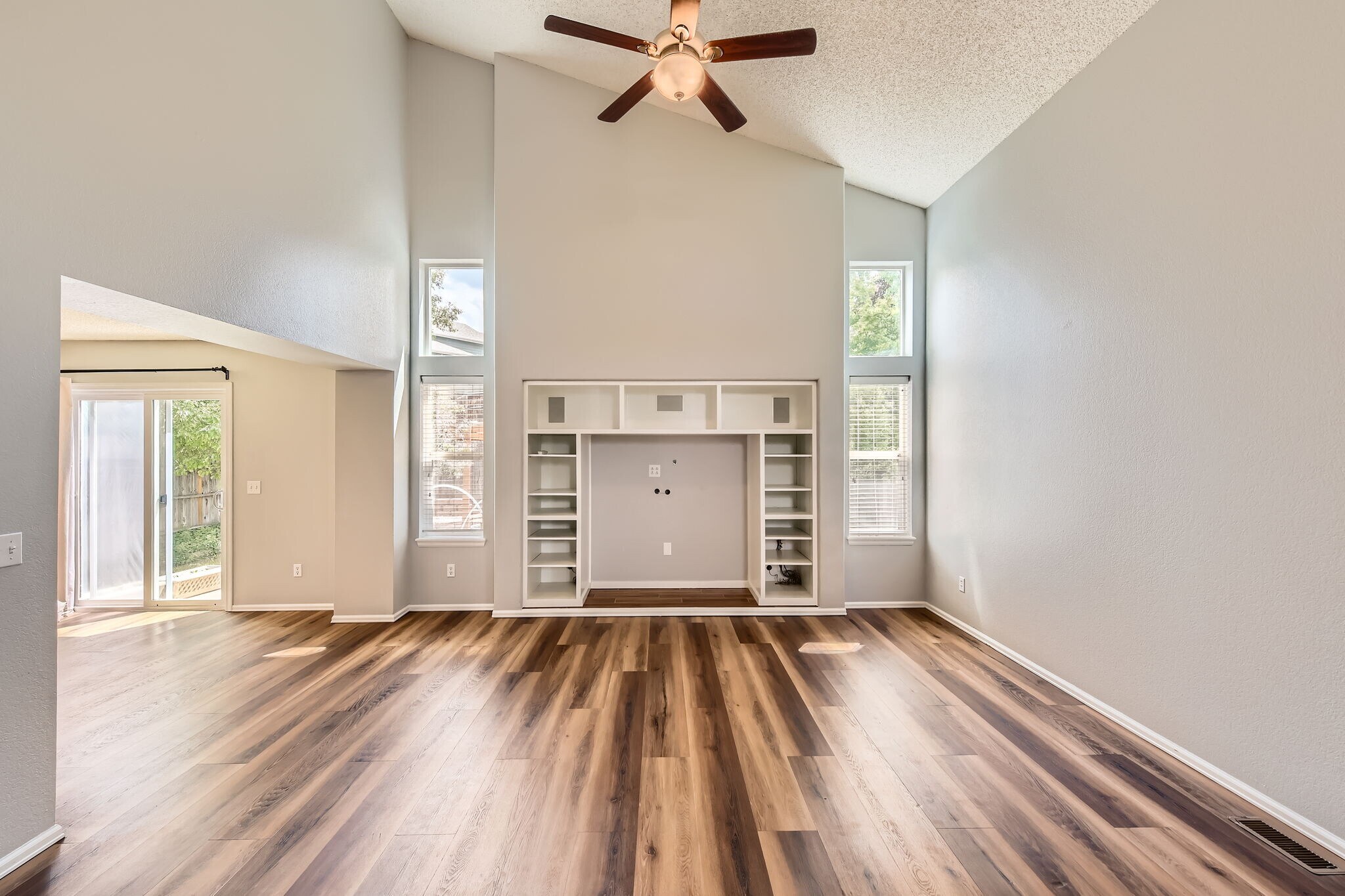 Building Photo - 8750 Redwing Ave