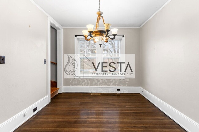 Building Photo - 68 Maple St