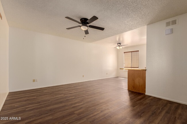 Building Photo - 936 N Revere