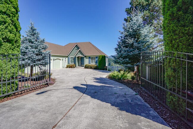 Building Photo - FOUR BEDROOM HOUSE IN LACAMAS SHORES WINTE...