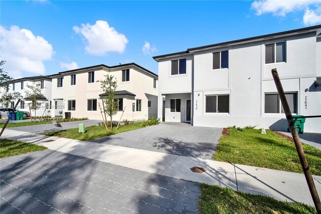 Building Photo - 22535 SW 125th Ave