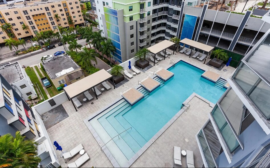 Building Photo - 1010 SW 2nd Ave