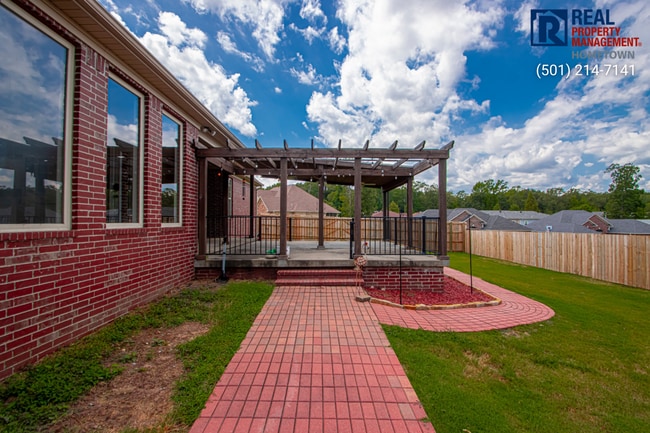 Building Photo - 4040 Robinwood Cir