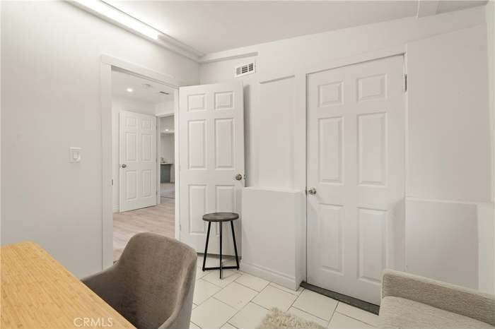 Building Photo - 10607 Whitegate Ave