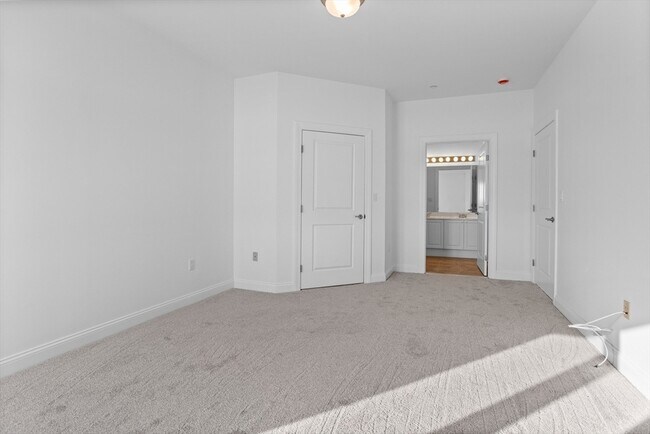 Building Photo - 527 Pawtucket Blvd
