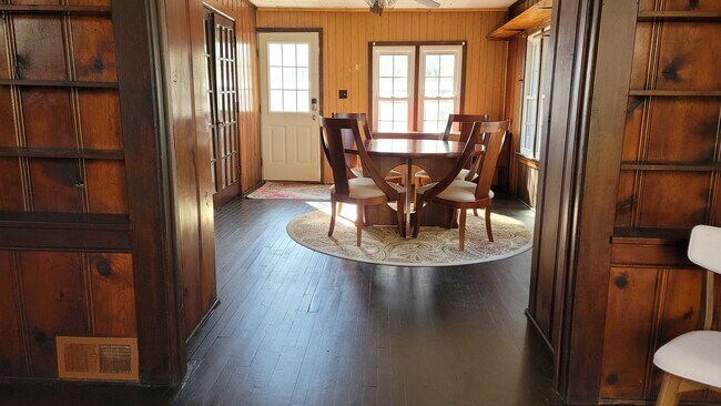 Building Photo - 1601 N Broadway St