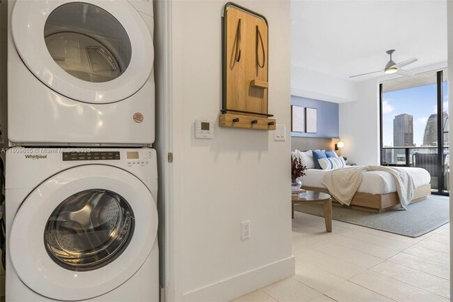 Building Photo - 159 NE 6th St