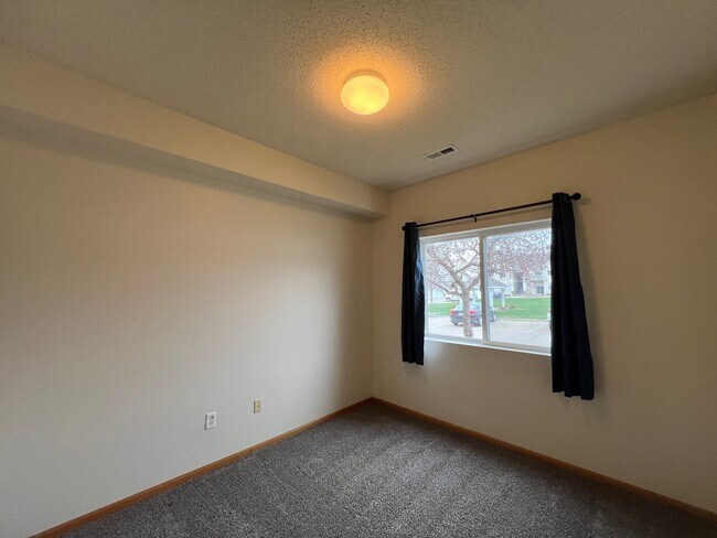 Building Photo - 2323 E Porter Ave